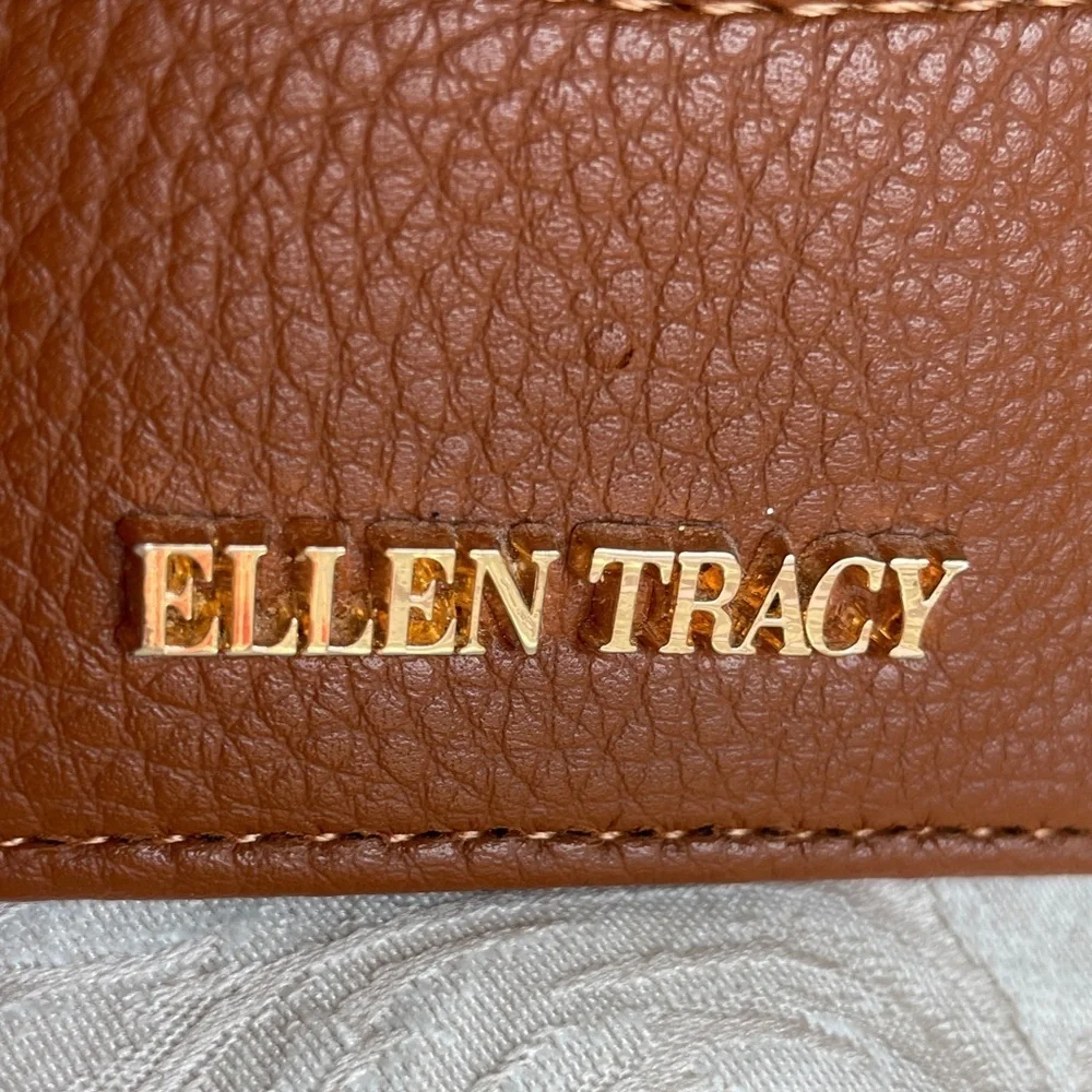 1260. Ellen Tracy Tan Card Holder and Keychain Set
